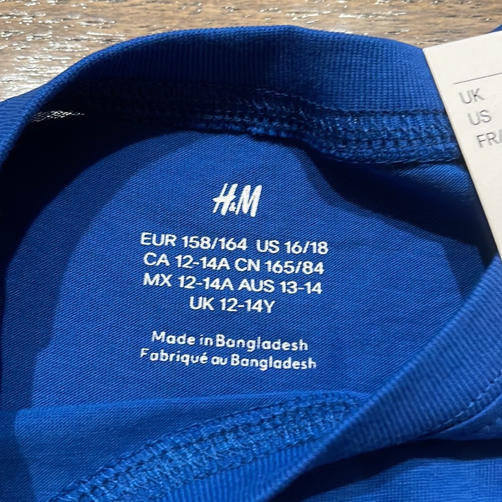 H&M tee - Picture 3 of 3